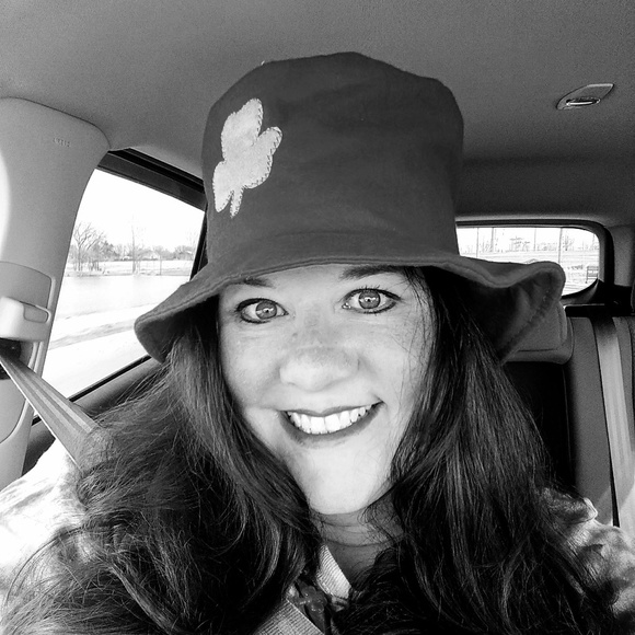 Meet your Posher, Amy - Picture 1 of 2